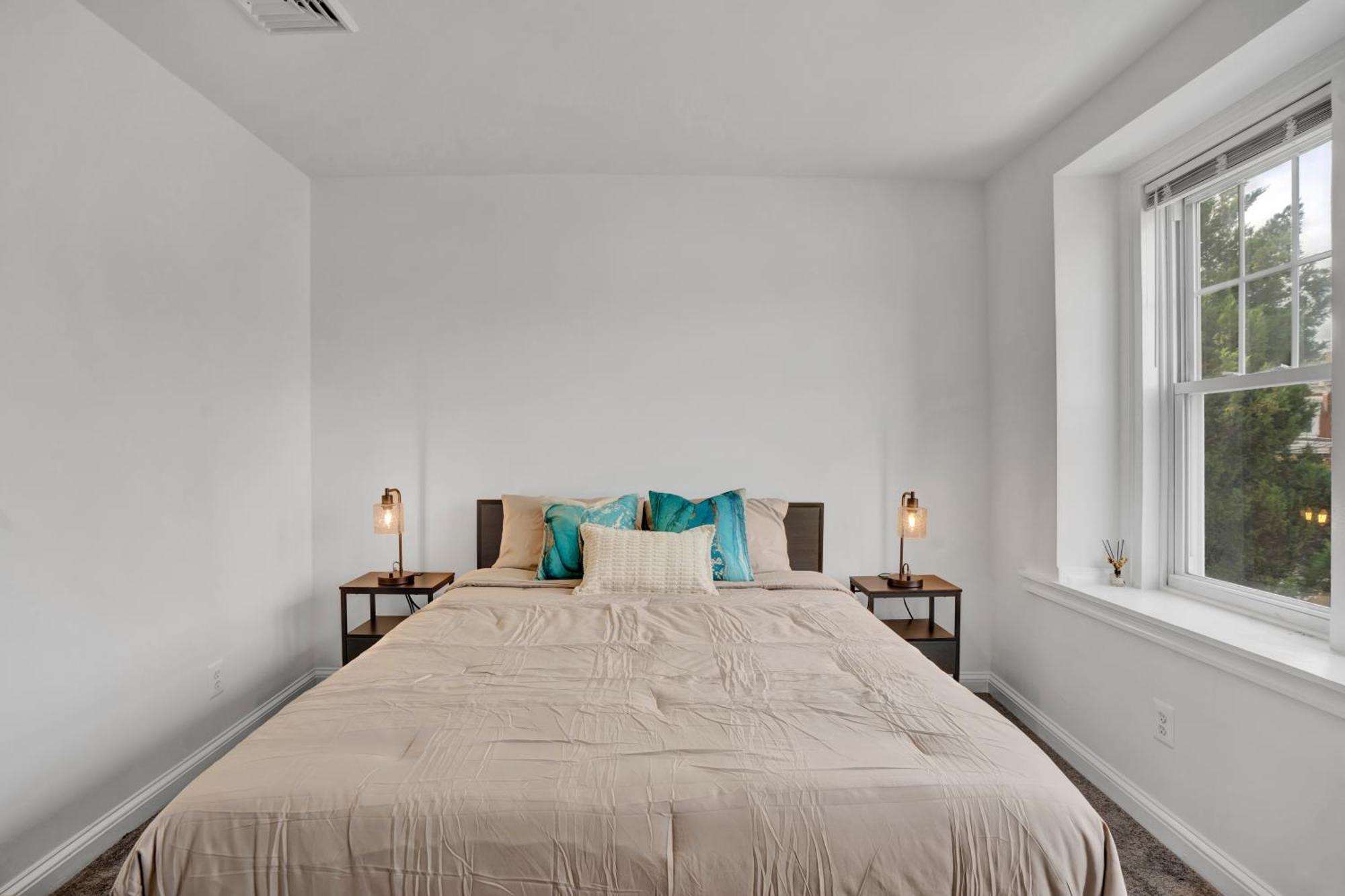 Renovated 1br In Germantown Apartment *