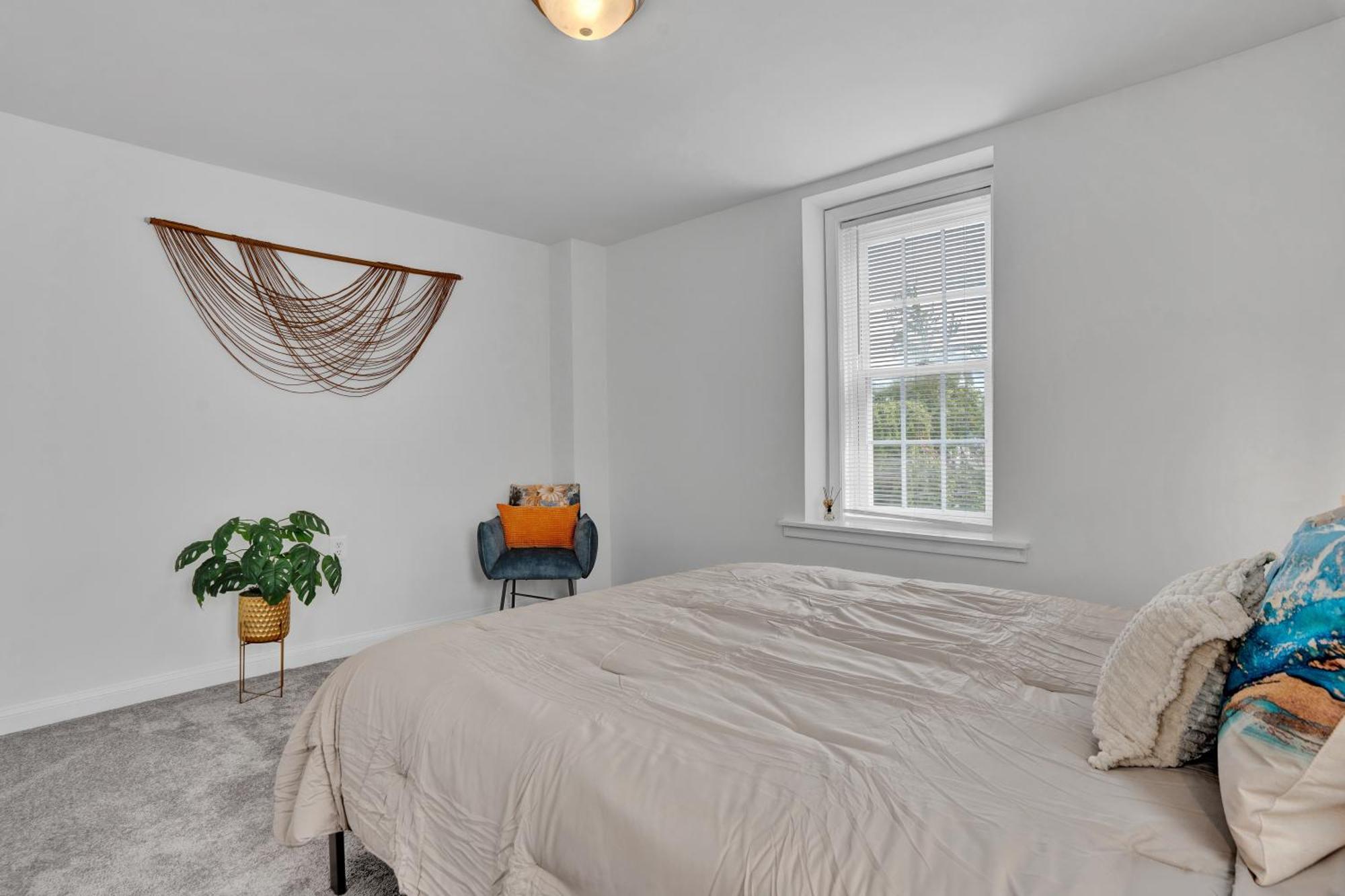 Renovated 1br In Germantown Apartment *